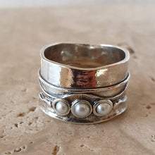 Load image into Gallery viewer, 3 Pearl Ring By Dervish
